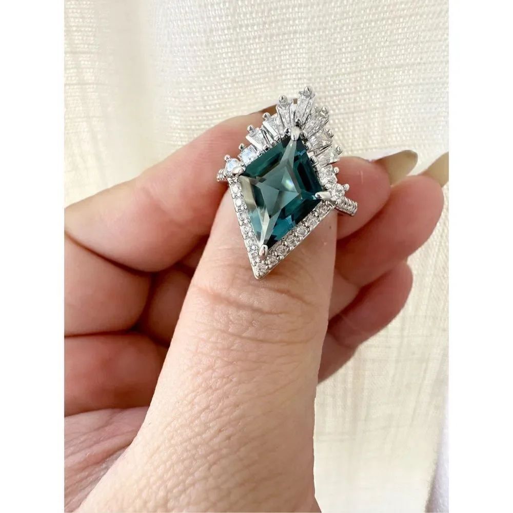 Elsa Ice Queen inspired ring ❄️ - Picture 4 of 7